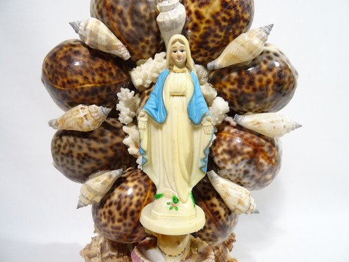 AUTEL BENITIER RELIGIEUX VIERGE COQUILLAGE CYPRAEA TIGRIS MUREX CORAIL BLANC - Imagen 8 de 11