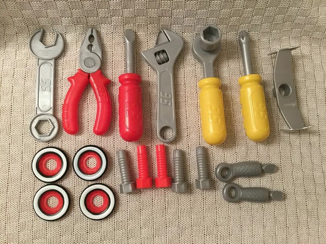 disney cars 3 race ready lightning mcqueen tool kit