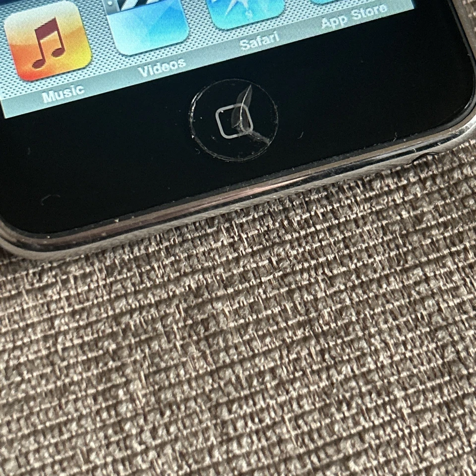 Apple iPod Touch 2nd Generation 8GB Apple - Image 2 of 3