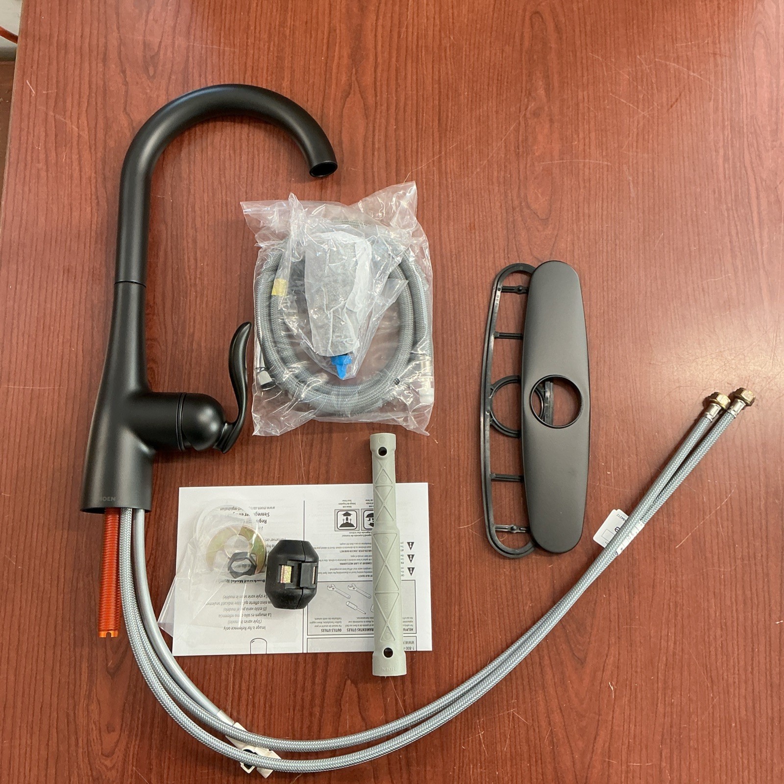 NEW Moen ARBOR 7594BL Matte Black One-Handle Pulldown Kitchen Faucet B129