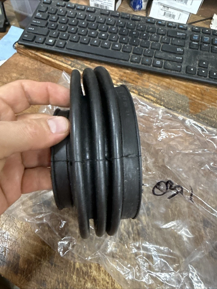 GENUINE MERCEDES 1103570391 Axle Boot (Split Boot) Mercedes-Benz 220S 280SE - Image 4 of 4