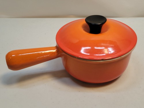 LeCreuset #14 Flame Orange Gusseisen Soßenpfanne mit Deckel - Bild 1 von 6