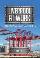 Liverpool at Work: People and Industries Through the Years by Ken Pye (English) 