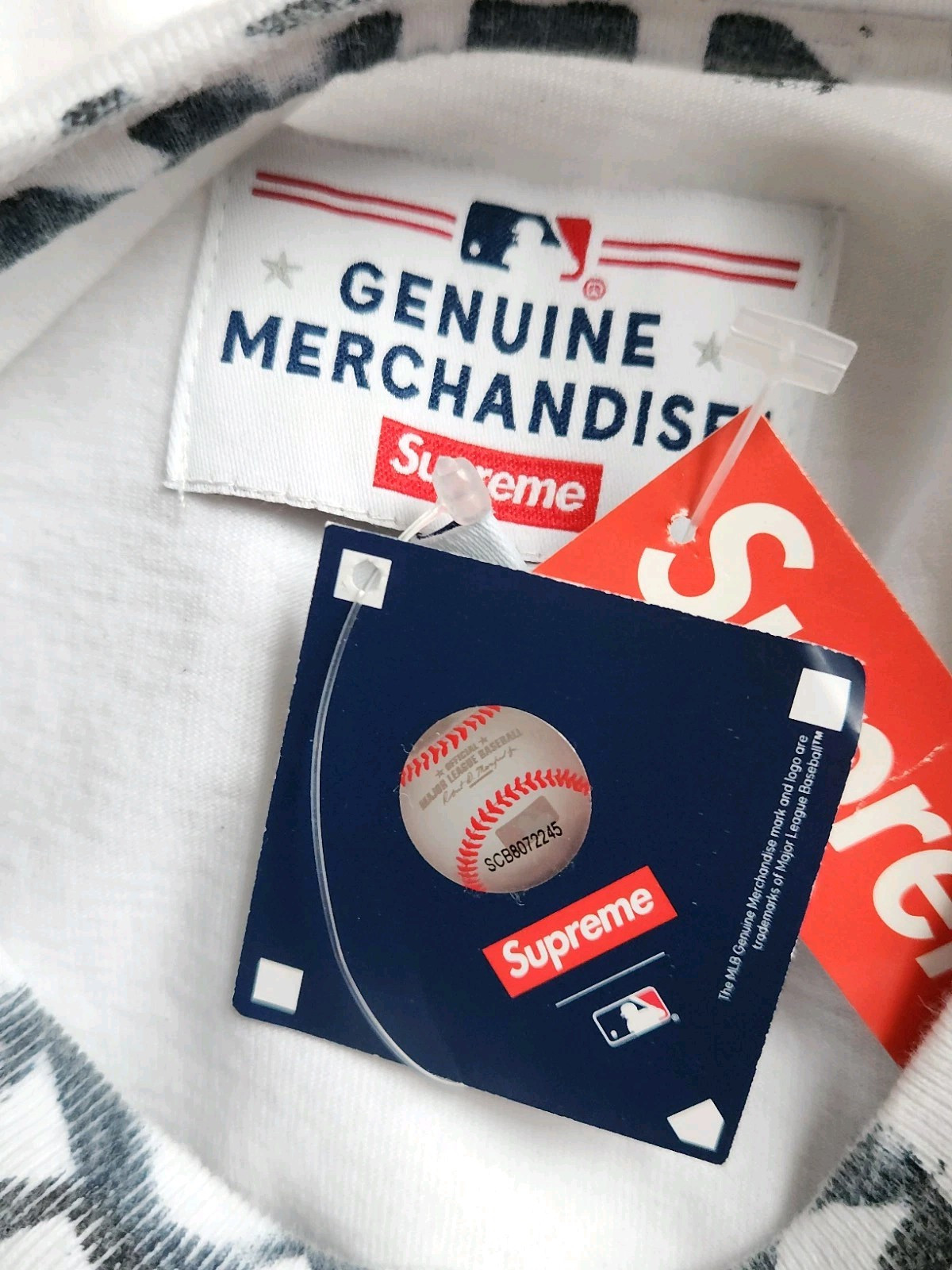 FW21 Supreme New York Yankees Airbrush S/S Top White Tee Size S Small T-shirt thumbnail 6