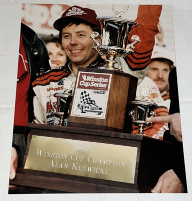 Today, We Remember Alan Kulwicki. Kulwicki, The 1992 NASCAR Cup Series Champion, Passed Away On This Date In 1993 - Foto 10