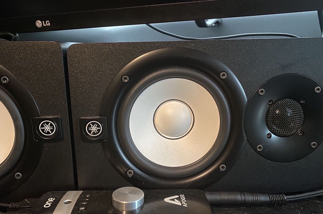 Yamaha HS5 Studio Monitor Speaker (1)