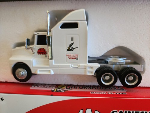 Mac Tools Motor Sports 27th Annual Gatornationals Hauler Tractor & Trailer 1996 - Picture 2 of 3