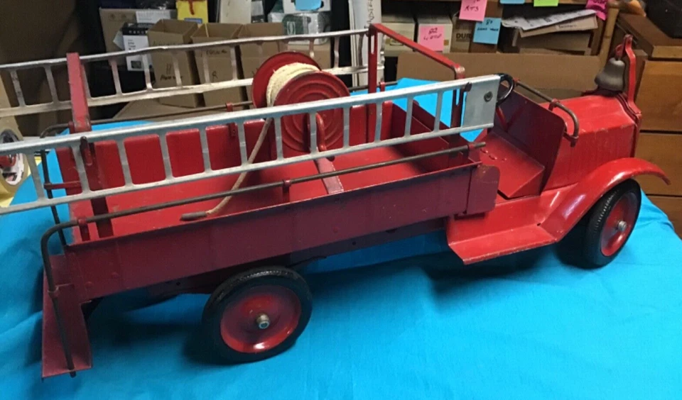 Camión de bomberos Keystone Packard 28" de metal prensado Foto 2 de 4