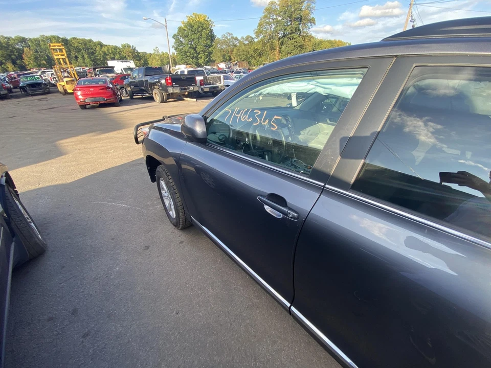 Used Front Left Door Assembly Front fits: 2013 Toyota Highlander Front Left Grad - Image 3 of 4