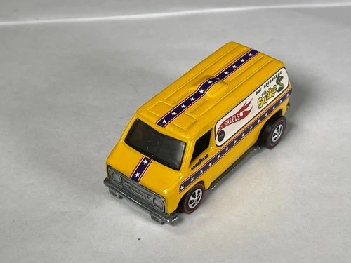 Restored/Custom Hot Wheels Redline - 1975 - Van - Snake Pit Crew - Yellow
