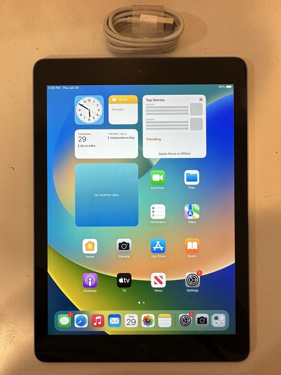 Apple iPad (6th Generation) - 32GB - Wi-Fi, 9.7in - Space Gray