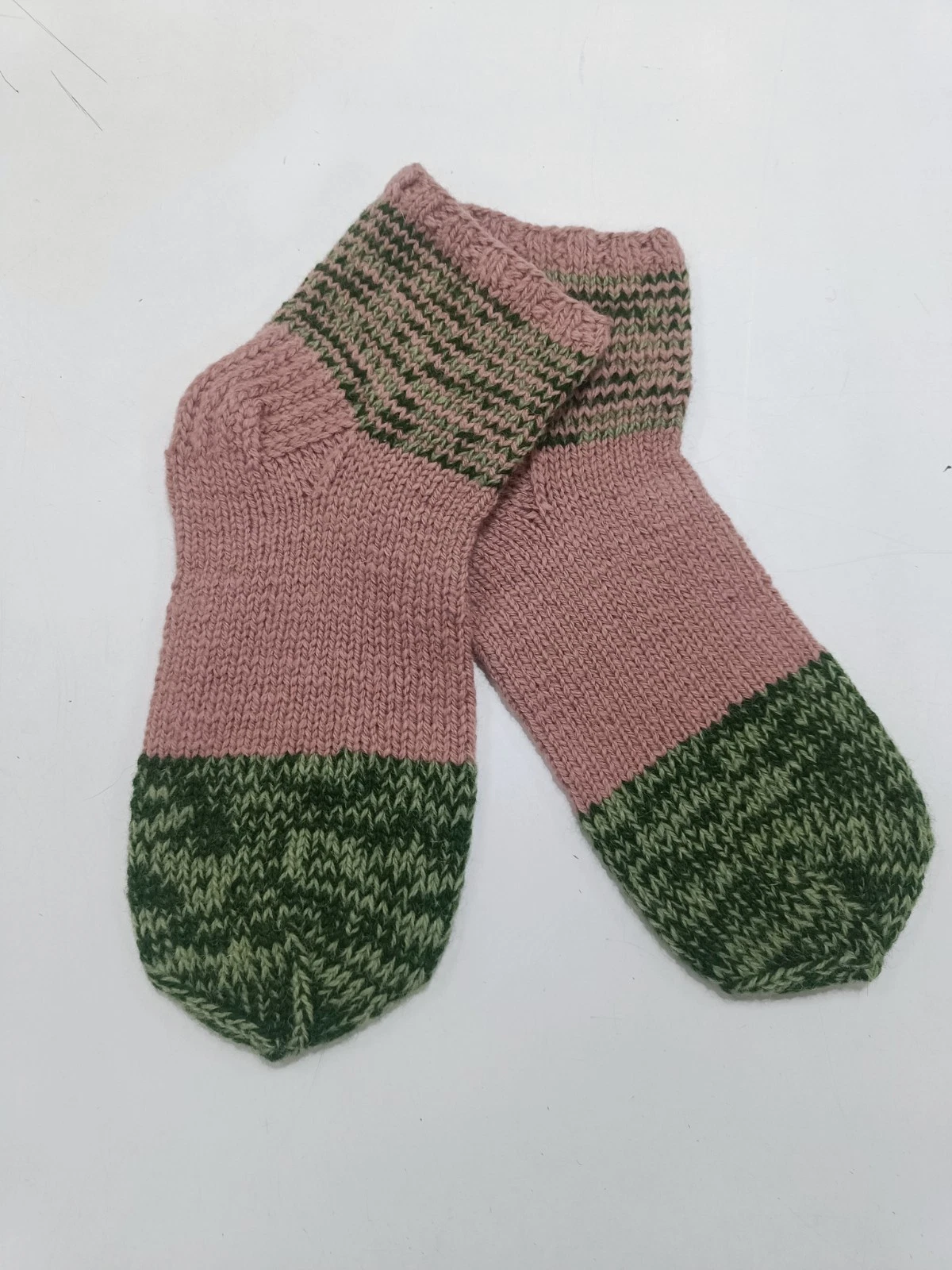 Size 9-10,5 women 8-9,5 men US / 41-42 EU Hand knitted wool blend socks