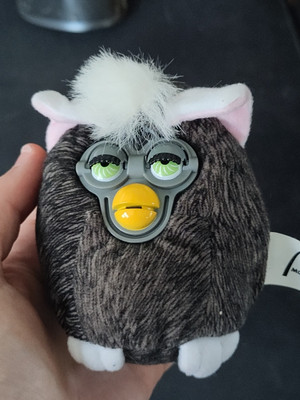 McDonald s Vintage 2000 Tiger Electronics grau Furby mit blinzelnden grünen Augen