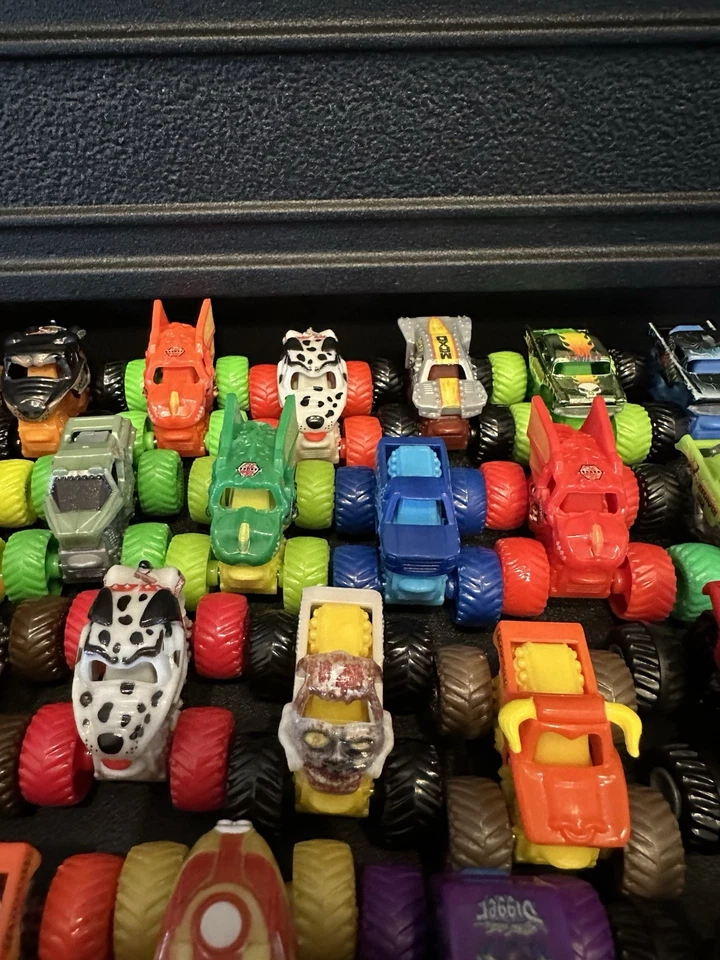 Lote de 27 Monster Jam MINI Monster Trucks escala 1:87 Foto 3 de 4