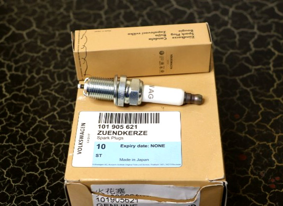 6x VAG GENUINE SPARK PLUG 101905621 AUDI A48H,8E/A64F/A84E 3.2T 2005-11