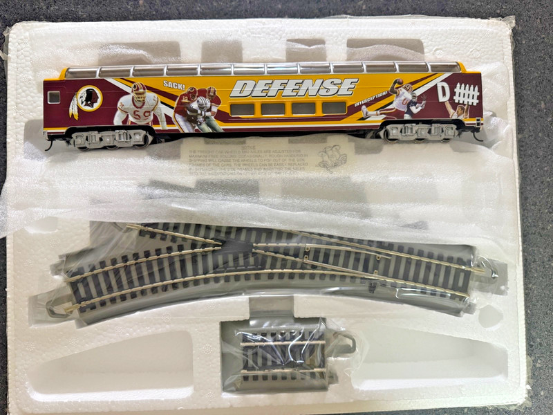 HAWTHORNE VILLAGE WASHINGTON REDSKINS COMMANDERS HO PASSENGER TRAIN DOME CAR DEF