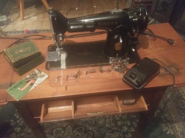 Vintage Singer Sewing Machine Cabinet Fashion Mate Model 257 For