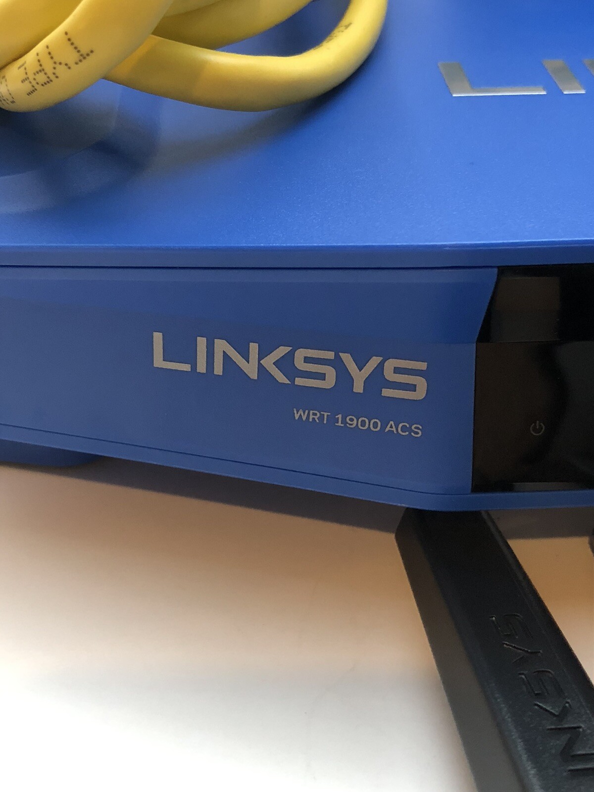Linksys WRT1900ACS V2 Dual Band WiFi Router W/Power Cord Ethernet Cable Bundle
