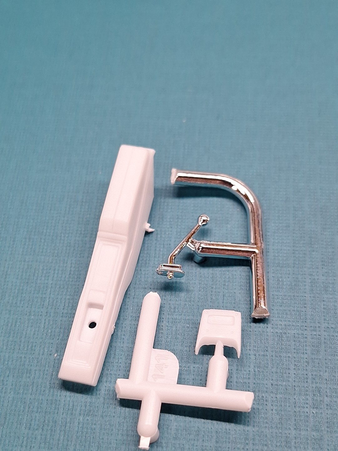 Revell AMT Ertl Monogram MPC 1/25 1969 Chevy Chevelle SS 396 Center Console