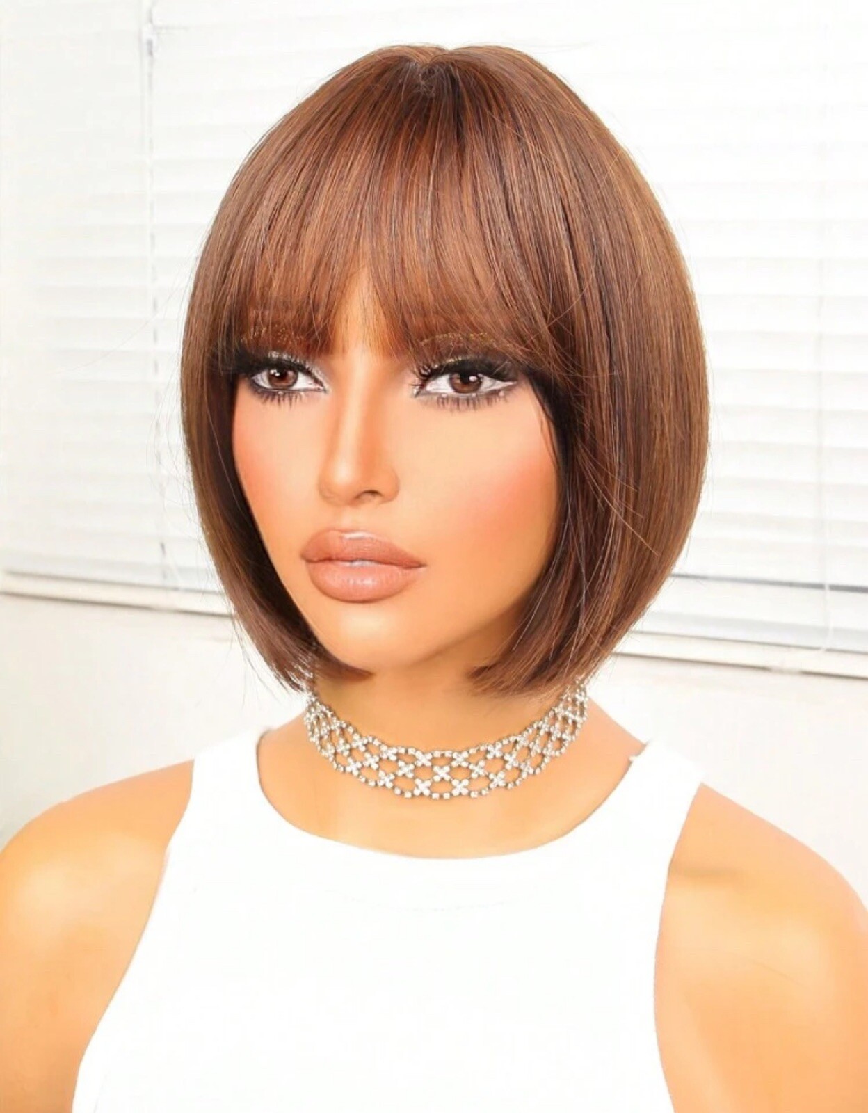 Perruque pixie brun clair solution cheveux courts volumineux avec 4 bonnets