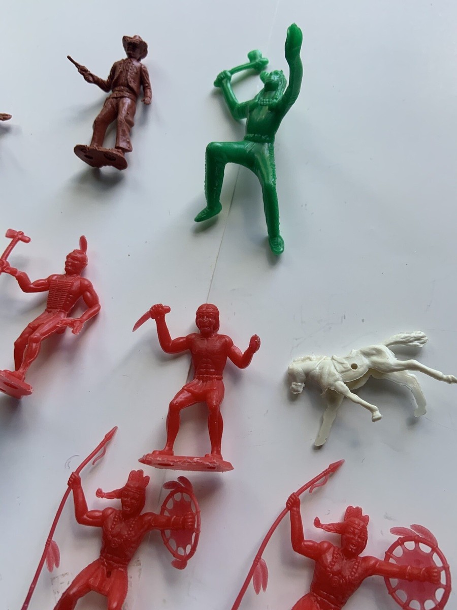 Vintage Lot 13 Plastic TOY COWBOY INDIANS Yellow Green Blue Red figures  MP