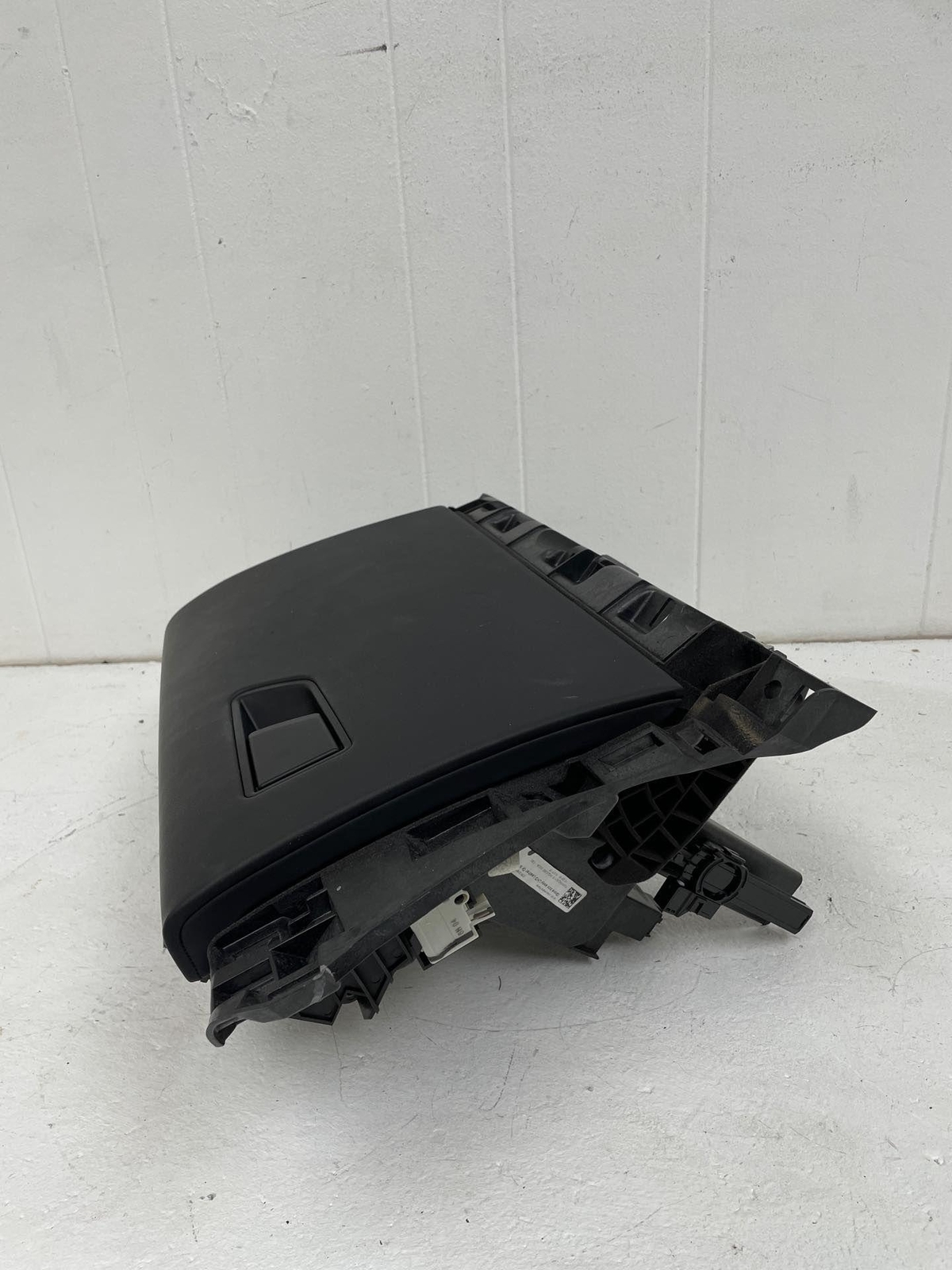 2017 2018 2019 2020 MASERATI LEVANTE RIGHT PASSENGER FRONT GLOVE BOX 0670049165