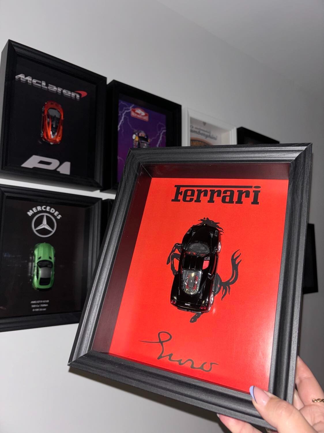 Cadre voiture Ferrari ENZO echelle 1/43 vitrine en bois noir et verre musee