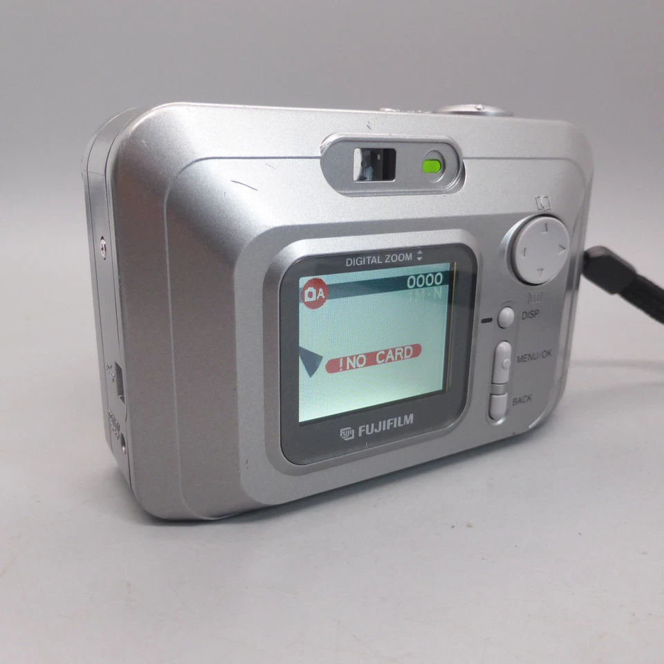 Fujifilm FinePix A101 1.3MP Digital Camera Silver FAULTY Spares or Repair, photo 3 of 5