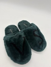 Victoria's Secret Faux Fur Slippers Women's L Green Embroidered V Logo A15