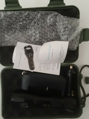 Brillante Torcia LED zoomable Flashlight Torch