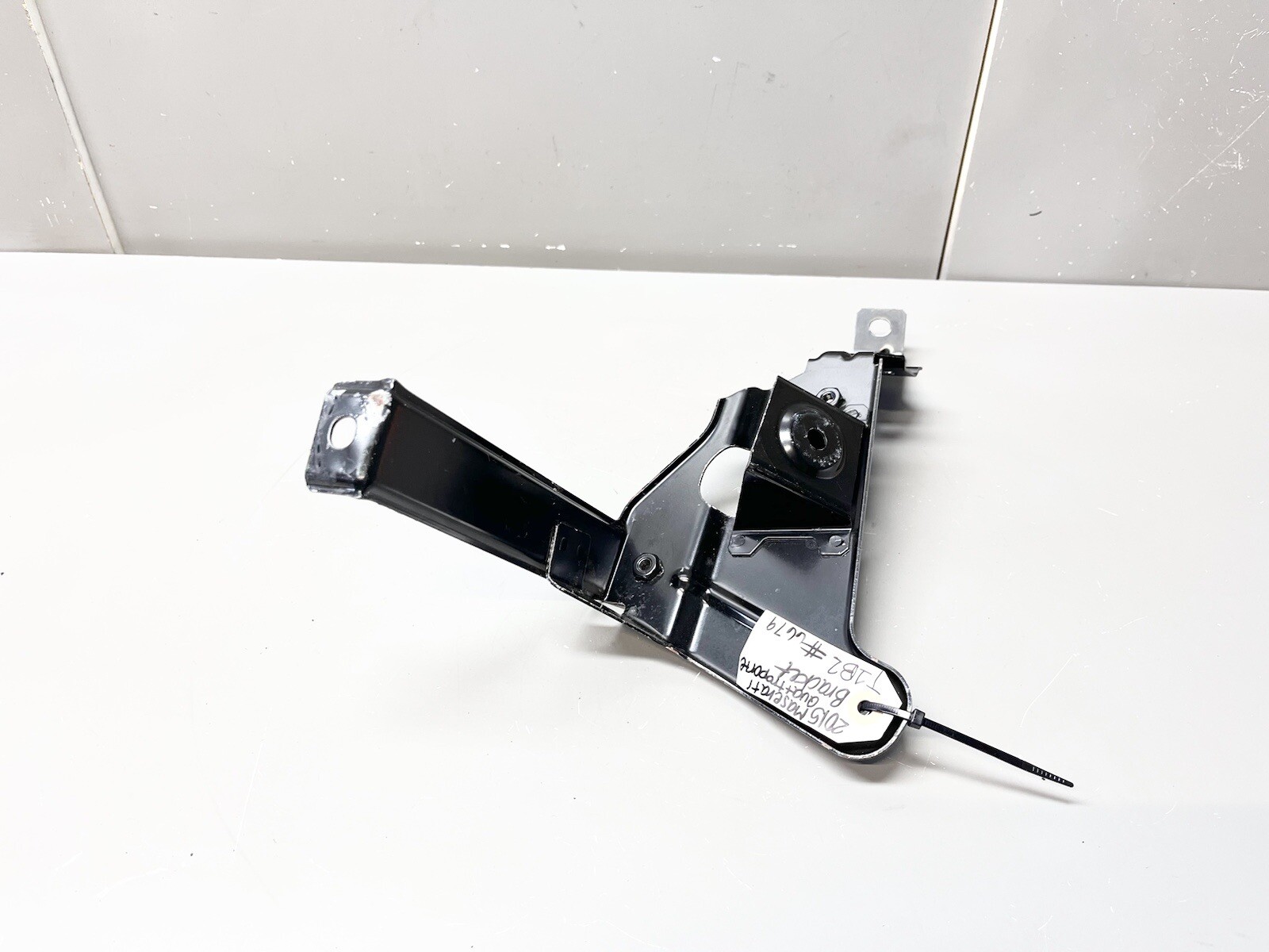 ⭐️2014-2020 MASERATI GHIBLI QUATTROPORTE FRONT RIGHT FENDER BRACKET MOUNT OEM