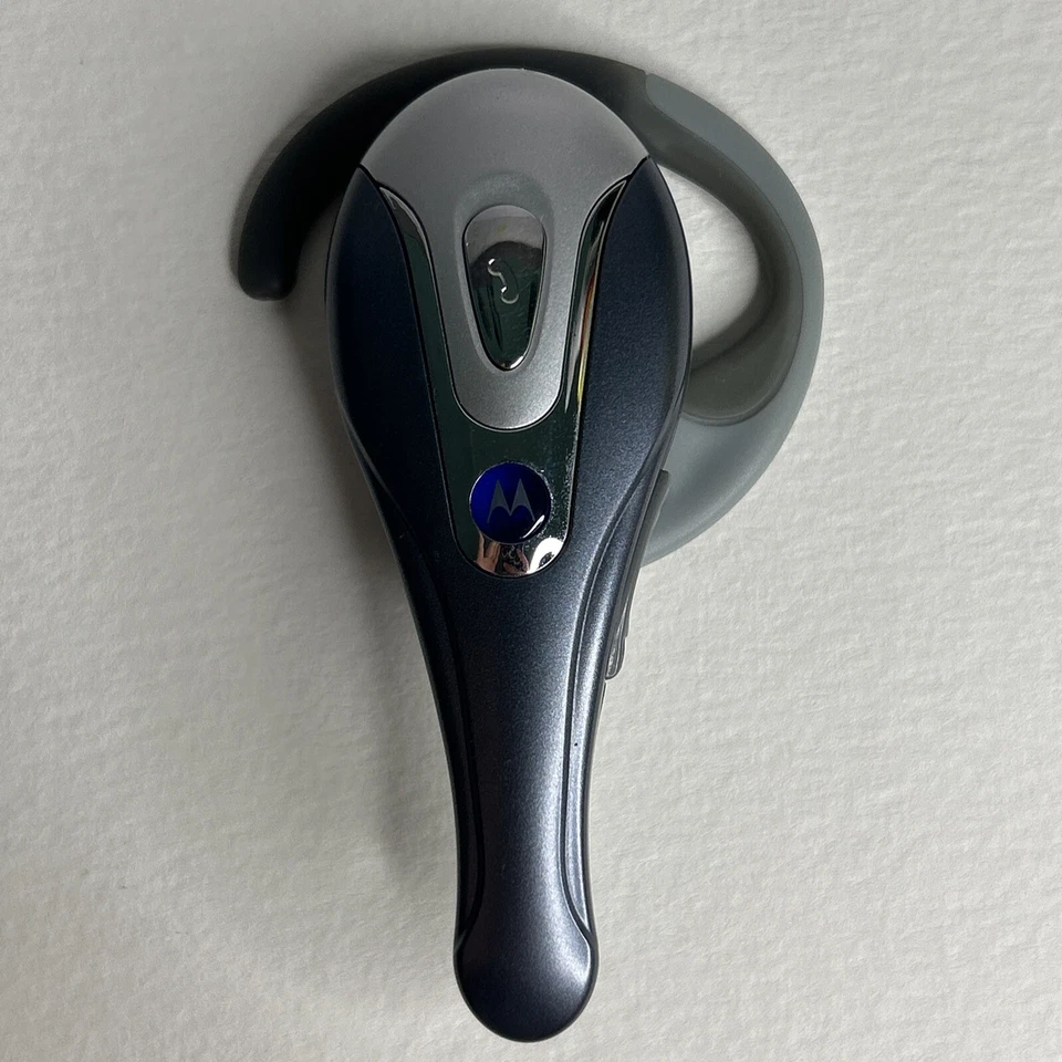 Motorola Wireless Bluetooth 1.2 Headset HS815 Gray with Charger Working - Image 4 of 4
