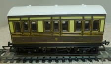 Hornby OO Gauge R.213 GWR 4-Wheel Coach