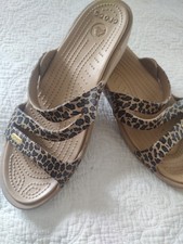 New CROCS TAN Jungle Print Tan KADEE II Womens 11 Three Strap Slides