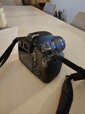 Canon EOS 2000D 24.1MPX DSLR Digitalkamera mit EF-S 18-55mm IS II...