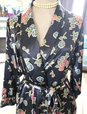 Go Softly Women’s  SZ Small Satin Long Floral Robe & Gown Navy Blue Floral A426