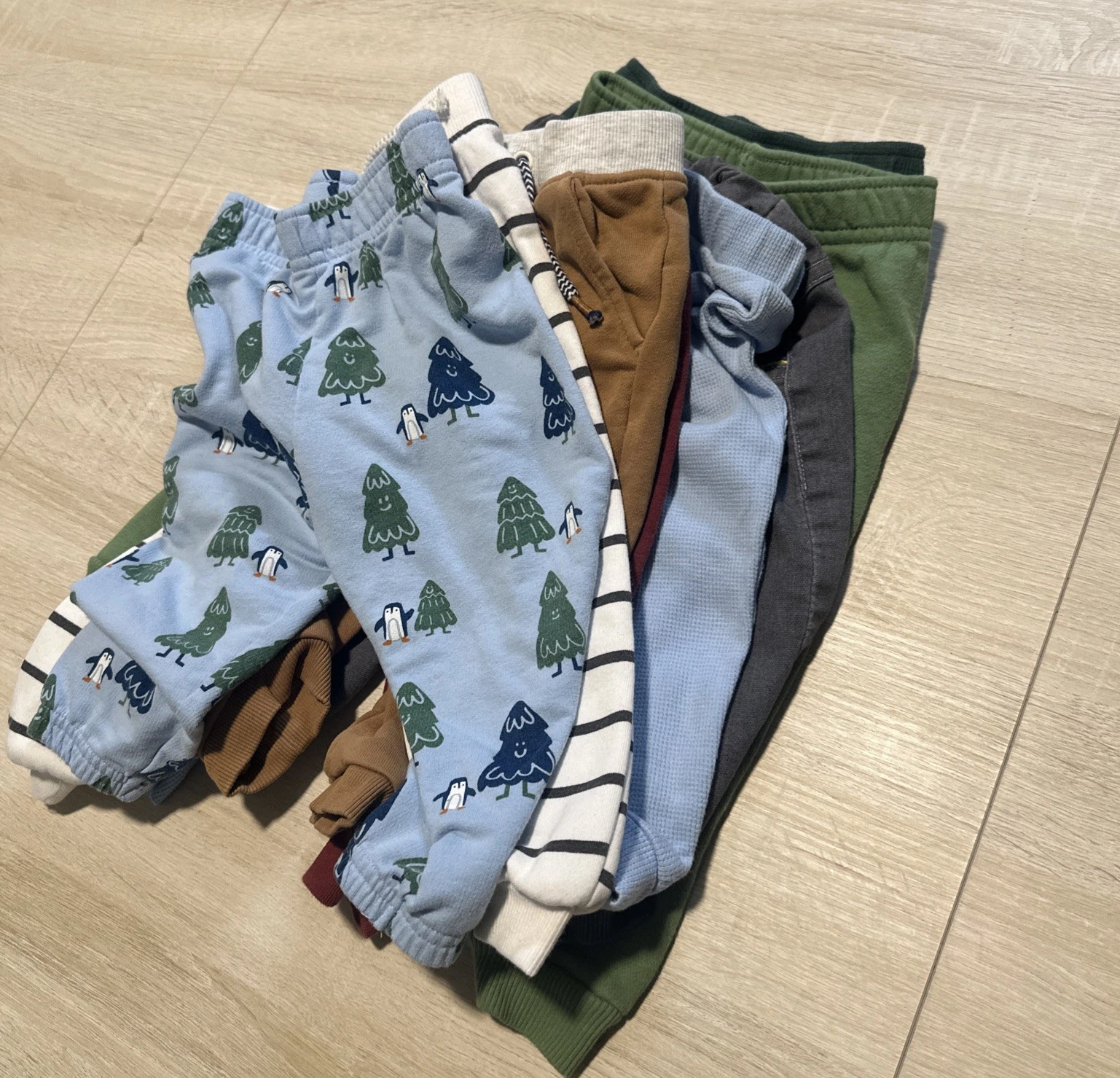 Lot of 8Assorted Style And Color Pants for 12-18 Month Toddler Boy Clothes
Opens in a new window or