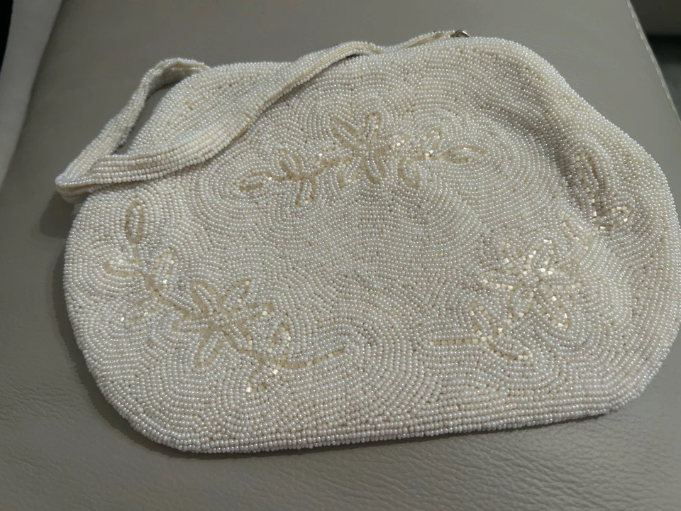 DOS carteras de noche con cuentas intrincadas cuentas hermoso diseño cóctel navideño Foto 2 de 4