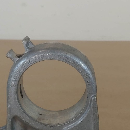 Mercedes Benz W116 Original Camshaft Bearing Pedestal Bracket 1160514218 3 OEM - Picture 3 of 8