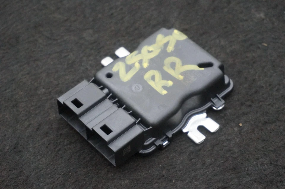 Unidad de módulo de control de bomba de combustible OEM 16145A88E67 BMW 760I xDrive G70 2023-24 Foto 2 de 4