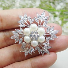 Zircon Crystal Charming Bride Wedding Flower Pearl Woman's Brooch Pin Gifts