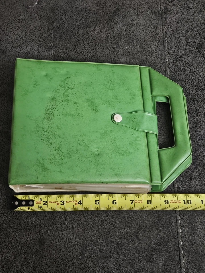 Vintage 8" 45-rpm Record Album Holder Book Holds 20 Records Green Rare W Handle - Image 2 of 4