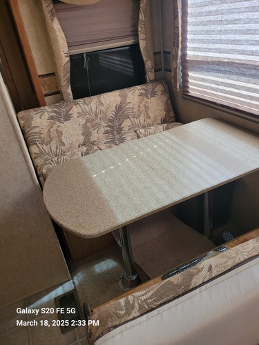 Used 5th Wheel RV Camper at a bargain price - Picture 3 of 27
