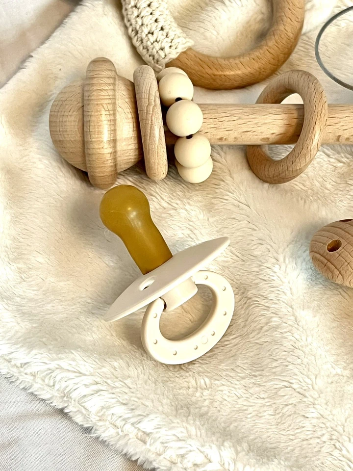 Juego de regalo de madera para sonajero y chupete bebé león de 7 piezas y blankie Softlife acurrucarse Foto 4 de 4