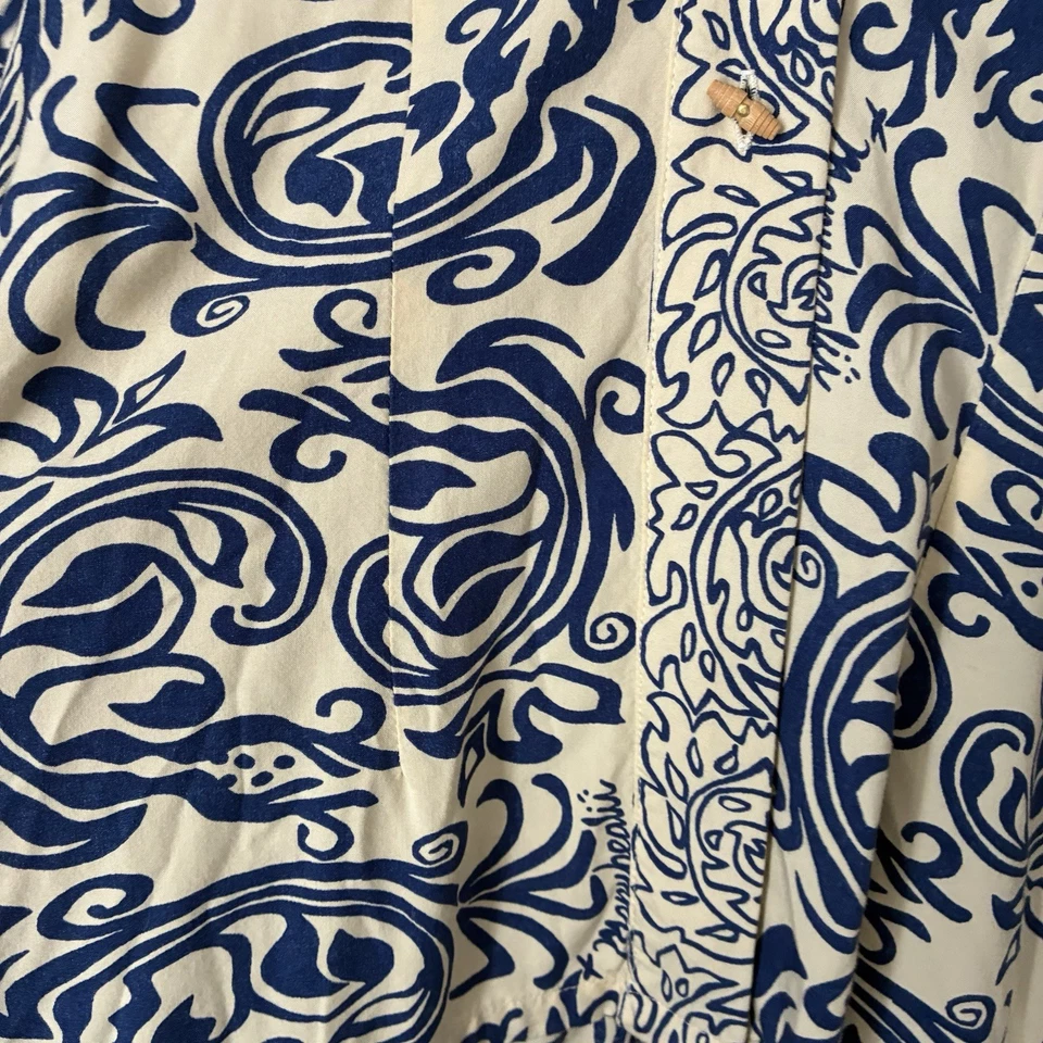 Manuhealii Tunic Blouse 3/4 Sleeve Wood Toggle Buttons Blue Floral - Image 4 of 4