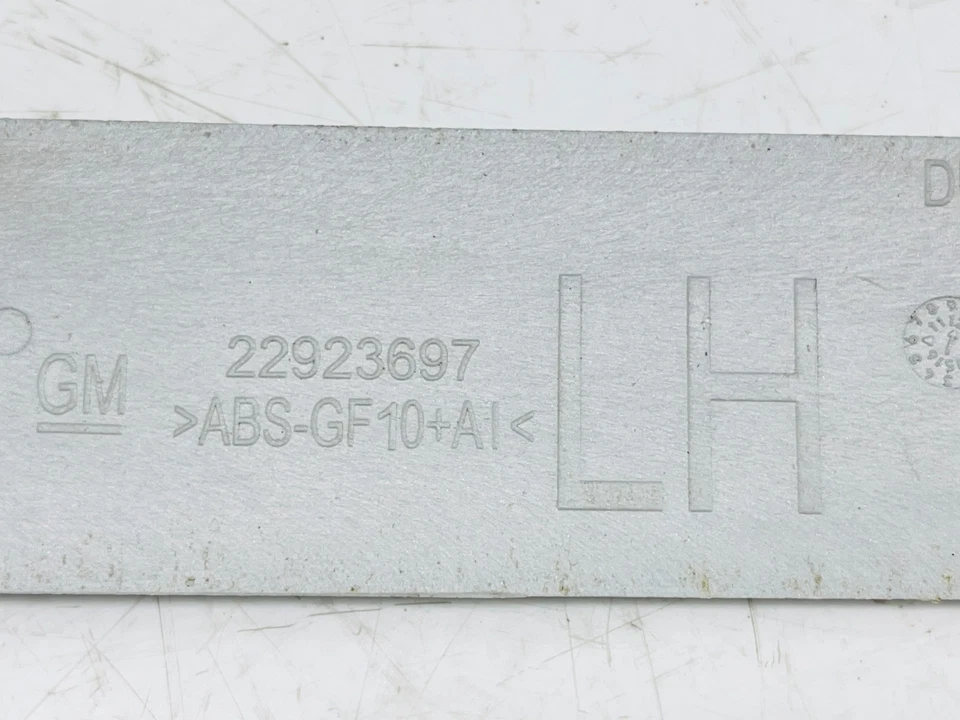 Cadillac XTS 2013-2019 panel de umbral de puerta placa de desgaste cubierta de escalón juego de molduras OEM Foto 4 de 4