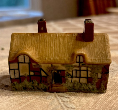 #ad VINTAGE W.H. GOSS CRESTED CHINA ANN HATHAWAYS COTTAGE RD.NO.208047 VGC $8.99