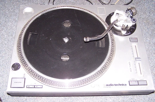 Audio Technical AT LP-120 USB Turntable FOR PARTS REPAIR Pwrs up, turns, AS IS