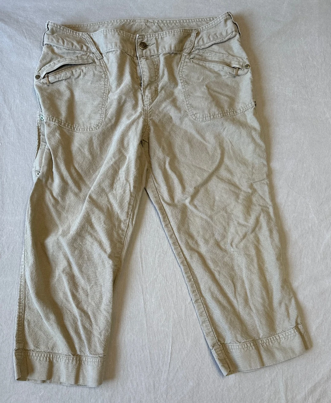 Woolrich khaki size 12 straight leg Capri hiking tan cropped pants