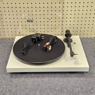 Pro-Ject Debut Carbon EVO Audiophile Turntable w/Sumiko Rainier - White(Used)#c